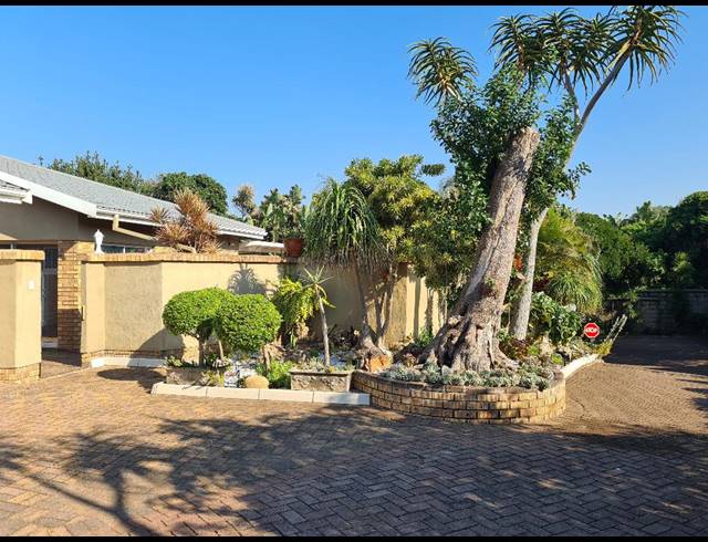 4 BEDROOM TOWNHOUSE FOR SALE IN SHELLY BEACH